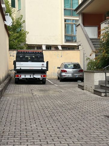 Garage/posto auto in residenziale in Viale Edmondo de Amicis 153