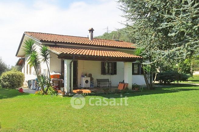 Villa in residenziale in Via Montiscendi