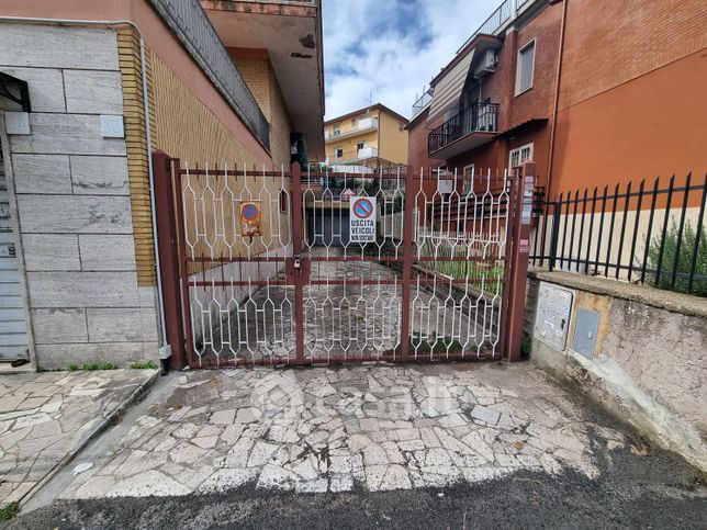 Box/posto auto in residenziale in Via del Casale Sansoni