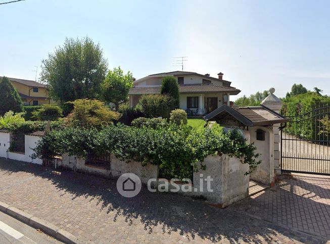 Villa in residenziale in Piazza Mazzantica 21