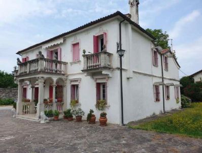 Casa indipendente in residenziale in Via Dartora