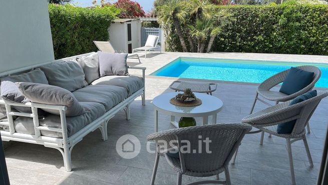 Villa in residenziale in Lungomare di Ponente