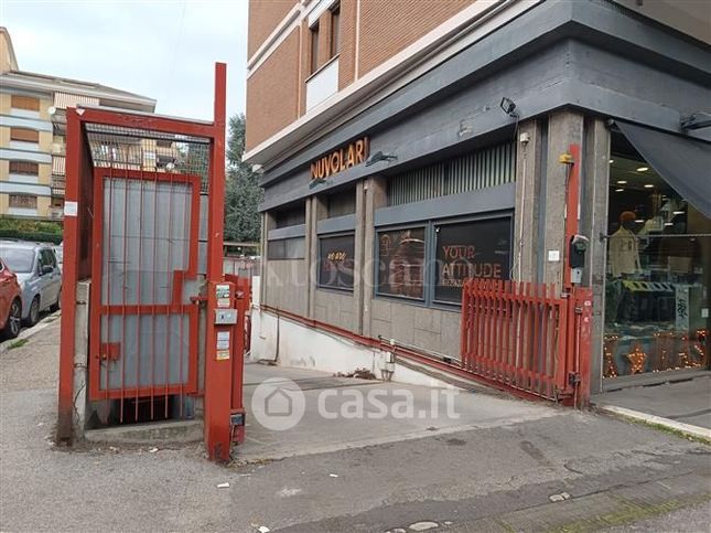 Garage/posto auto in residenziale in Via Ugo Ojetti