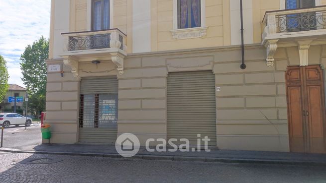 Negozio/locale commerciale in commerciale in Via Emilia