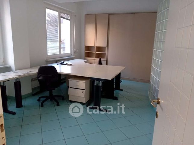 Ufficio in commerciale in 