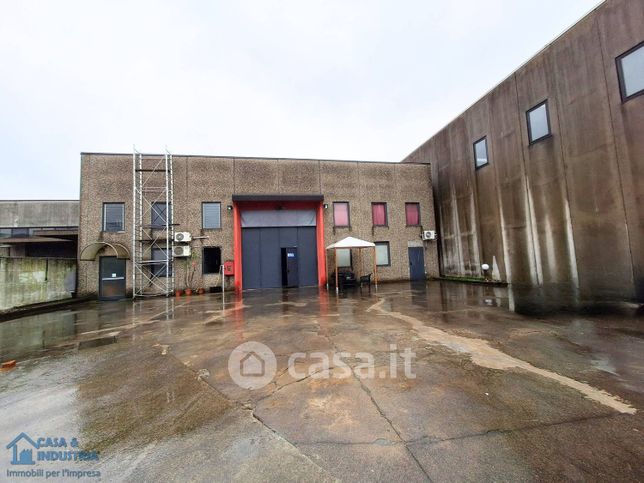 Capannone in commerciale in Via Po