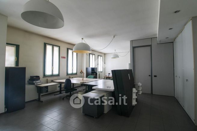 Ufficio in commerciale in Via Roma 1