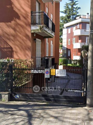 Box/posto auto in residenziale in Viale Margherita 12