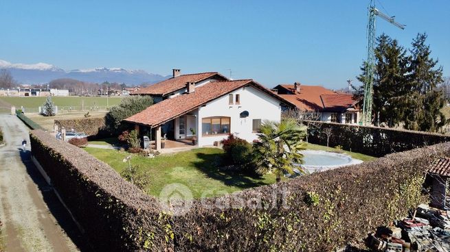 Villa in residenziale in Via Giacomo Puccini 11