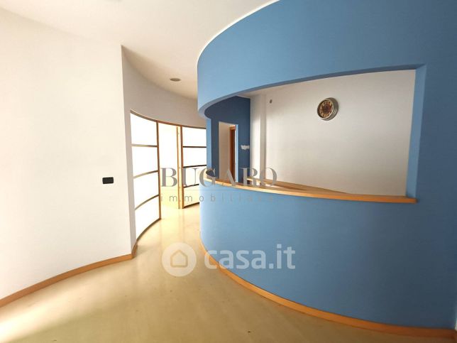 Ufficio in commerciale in 