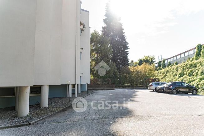 Box/posto auto in residenziale in Via dei Muredei 42