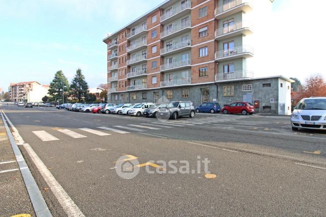 Garage/posto auto in residenziale in Viale Colli 47