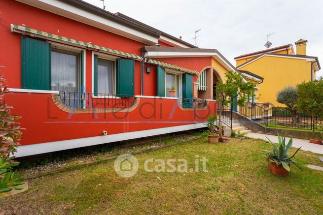 Casa bi/trifamiliare in residenziale in Via San Giuseppe