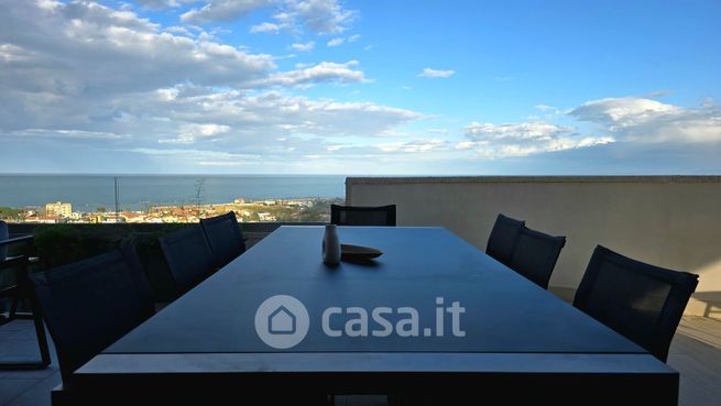 Appartamento in residenziale in Via Corsica 185