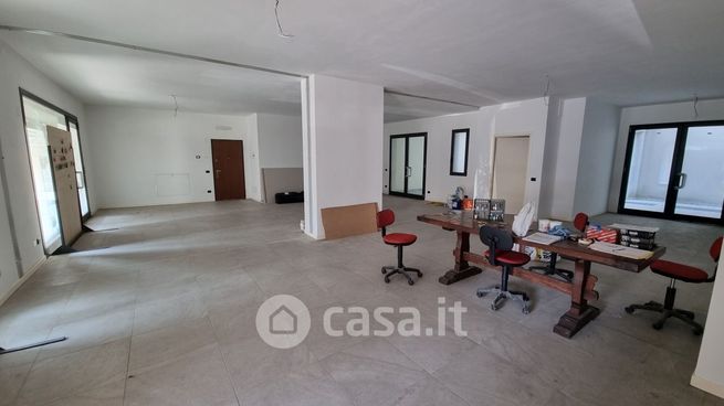 Ufficio in commerciale in Via Angelo Maj