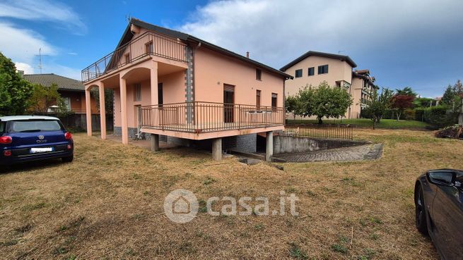 Casa bi/trifamiliare in residenziale in Via Ortigara 26 B