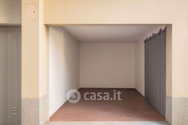 Box/posto auto in residenziale in Via Achille Grandi 6