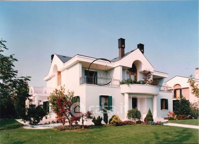 Villa in residenziale in 