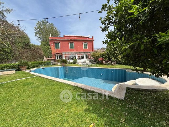 Villa in residenziale in Via Tito Lucrezio Caro 20