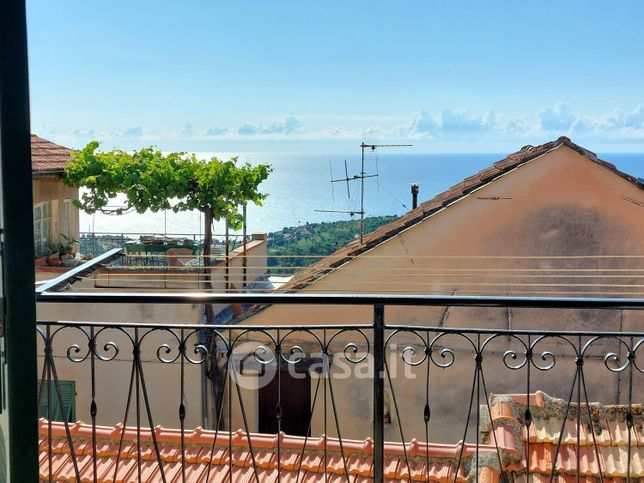 Appartamento in residenziale in Via Vittorio Roggero