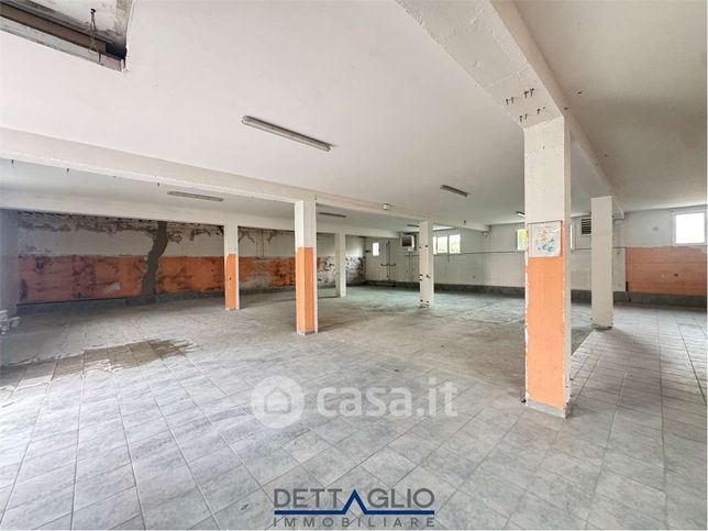Capannone in commerciale in Via Argine Sinistro 85
