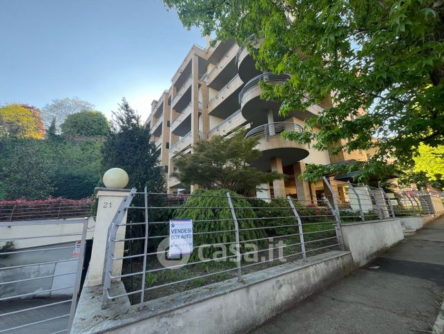 Box/posto auto in residenziale in Viale Savorgnan D'Osoppo 21