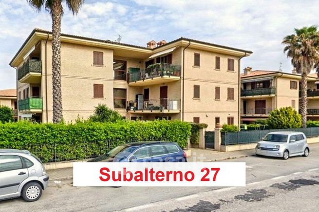 Box/posto auto in residenziale in Via Fratte 6701