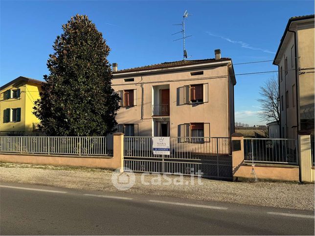 Casa indipendente in residenziale in Via Camillo Cavour 167