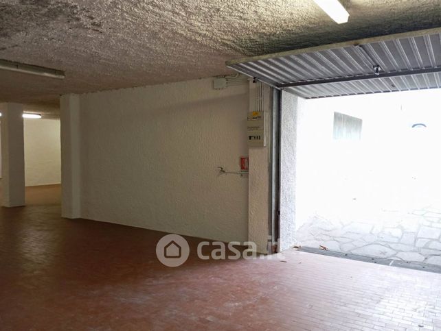 Capannone in commerciale in 