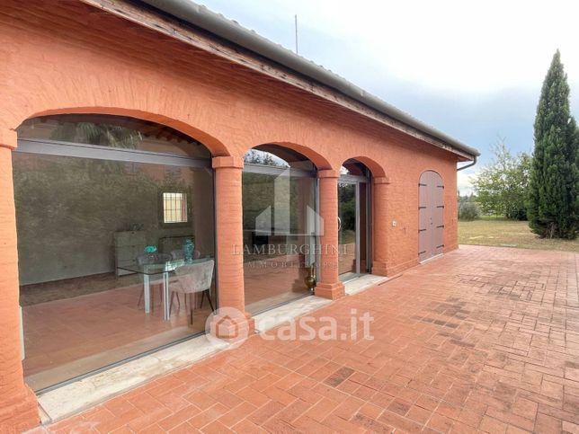 Casa indipendente in residenziale in Via Copparo 176