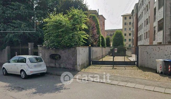 Box/posto auto in residenziale in Via Carlo Maria Maggi 18