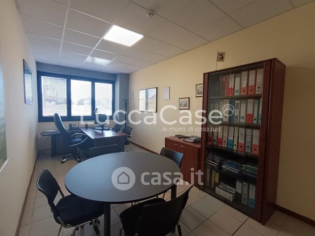 Ufficio in commerciale in Viale Puccini 55100