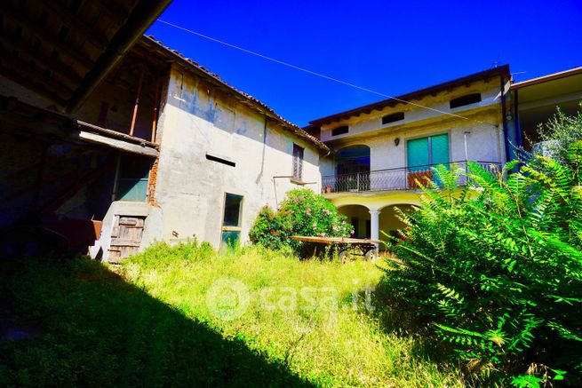Rustico/casale in residenziale in Via Quartiere