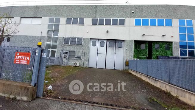 Capannone in commerciale in Via Palmiro Togliatti 15