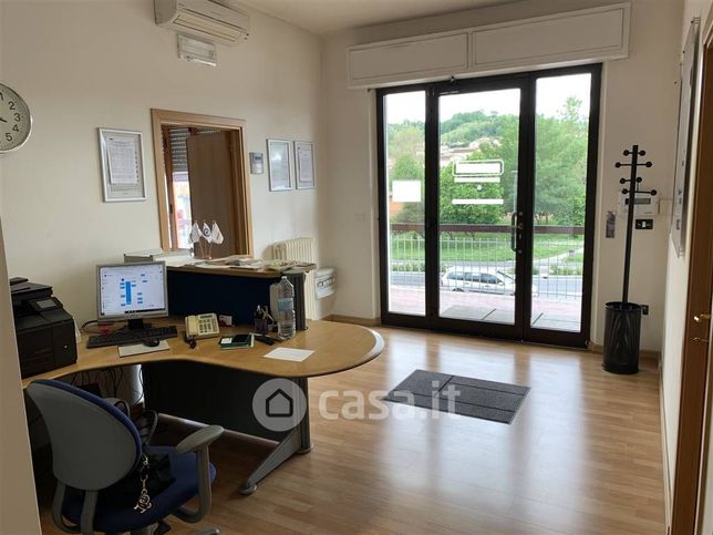 Ufficio in commerciale in 