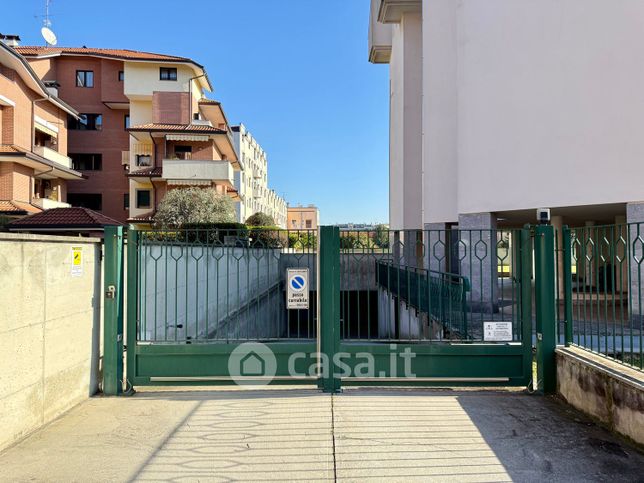 Box/posto auto in residenziale in Via Fabio Filzi 9
