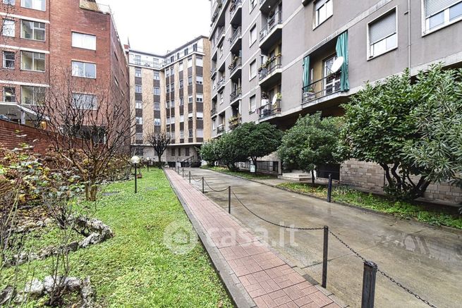 Appartamento in residenziale in Via Giuseppe Giacosa