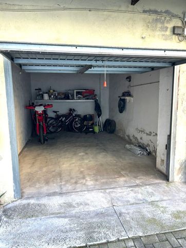 Garage/posto auto in residenziale in Via dei Fiori 11