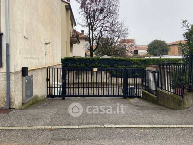 Box/posto auto in residenziale in Via Monte San Michele 60