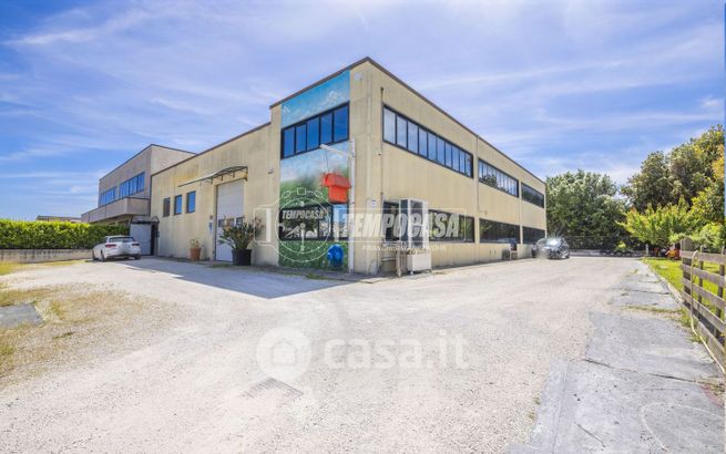 Capannone in commerciale in Via Enrico Fermi