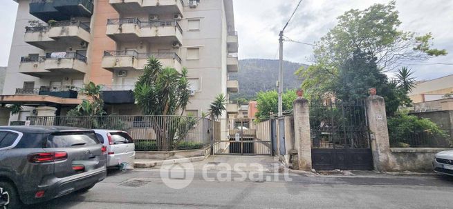 Box/posto auto in residenziale in Via Tommaso Natale 94