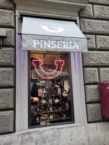 Attività/licenza (con o senza mura) in commerciale in Via Calabria