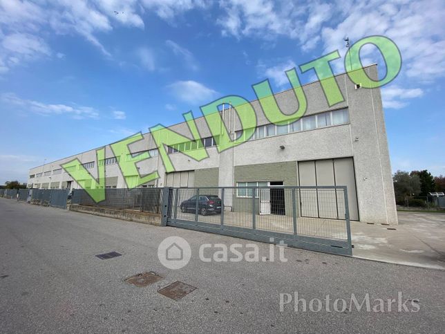 Capannone in commerciale in Via Provinciale per Melzo