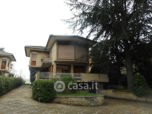 Villa in residenziale in Viale Aldo Moro