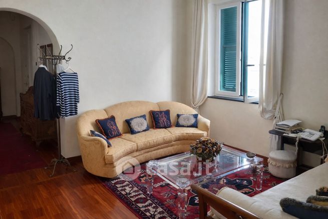 Appartamento in residenziale in Via Flora 4