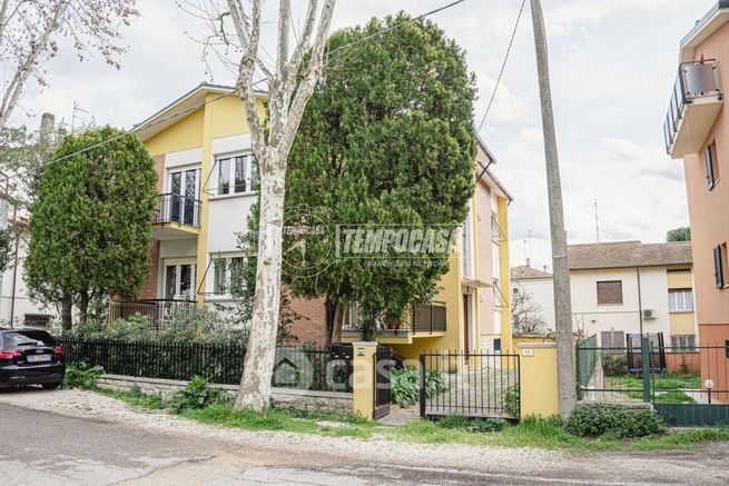 Casa indipendente in residenziale in Via Fratelli Bandiera