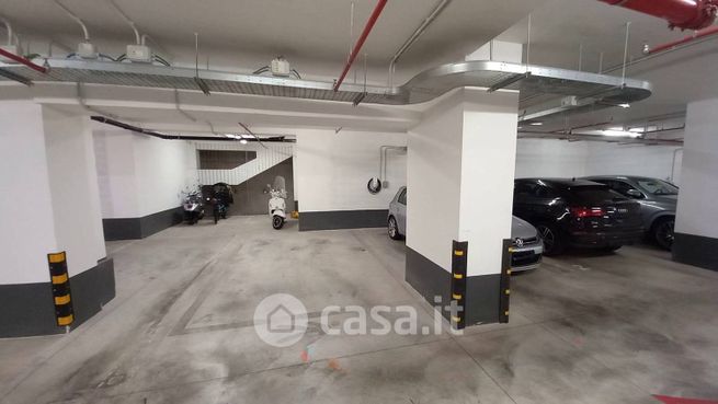 Garage/posto auto in residenziale in Piazza Albania