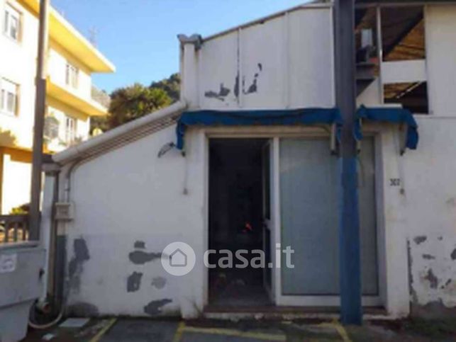 Capannone in commerciale in Via Braie