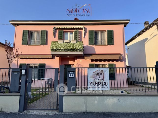 Casa indipendente in residenziale in 