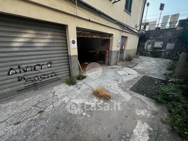 Box/posto auto in residenziale in Via Pegli